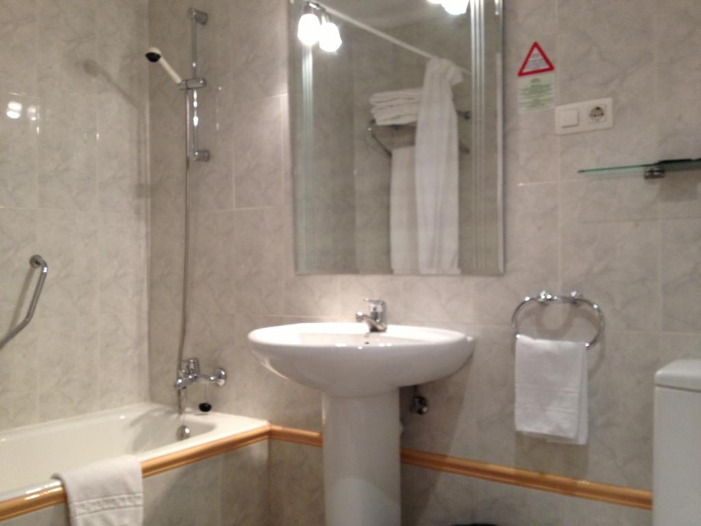 Apartamentos Turisticos Puerta De לאון מראה חיצוני תמונה